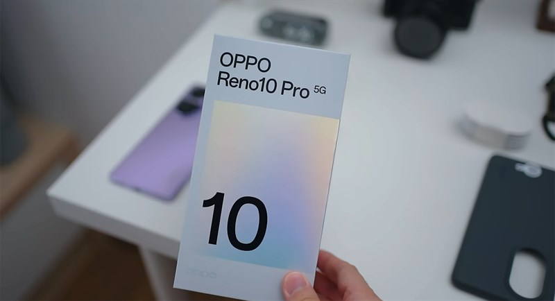 Hộp đựng OPPO Reno10 Pro 5G vẫn được thiết kế quen thuộc như nhiều sản phẩm khác của hãng