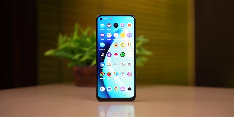 realme Narzo 60 có kích thước 165.6 x 75.9 x 7.89 mm và nặng khoảng 189.5 gram.