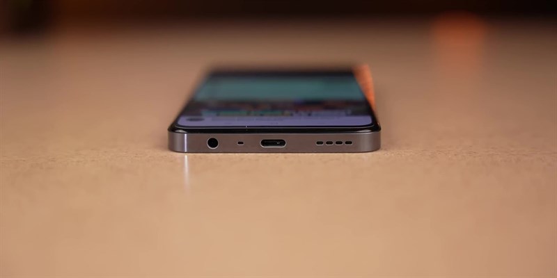 Cạnh dưới của realme Narzo 60.