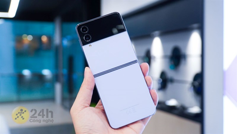 Galaxy Z Flip5 sẽ có màn hình ngoài lớn hơn nhiều so với Galaxy Z Flip4 Galaxy Z Flip5 sẽ có màn hình ngoài lớn hơn nhiều so với Galaxy Z Flip4