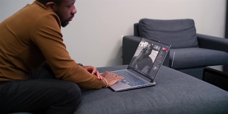 Dung lượng RAM tối đa 32 GB cùng bộ nhớ trong 1 TB cũng đáp ứng mượt mà các tác vụ đa nhiệm và mang lại không gian lưu thoải mái. Dung lượng RAM tối đa 32 GB cùng bộ nhớ trong 1 TB cũng đáp ứng mượt mà các tác vụ đa nhiệm và mang lại không gian lưu thoải mái.