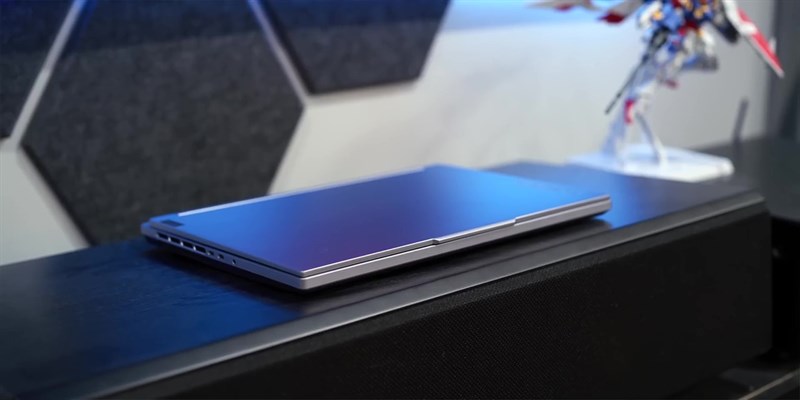 Legion Slim 5i Gen 8 sở hữu tổng thể vuông vức, nam tính và mạnh mẽ. Legion Slim 5i Gen 8 sở hữu tổng thể vuông vức, nam tính và mạnh mẽ.