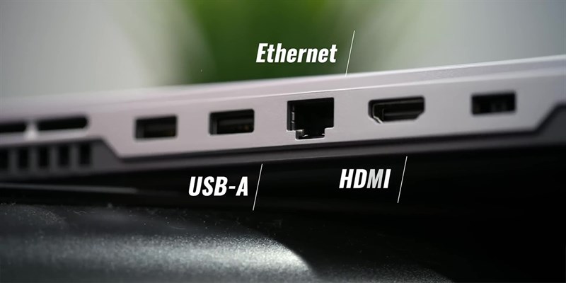 Cạnh sau của Legion Slim 5i Gen 8. Cạnh sau của Legion Slim 5i Gen 8.