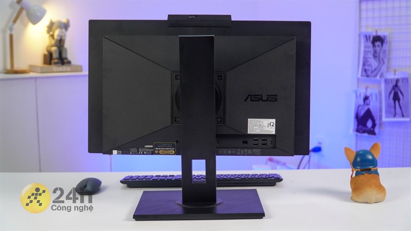 ASUS ExpertCenter AIO A5402WVAK tạo được cảm giác mạnh mẽ, cứng cáp khi nhìn vào