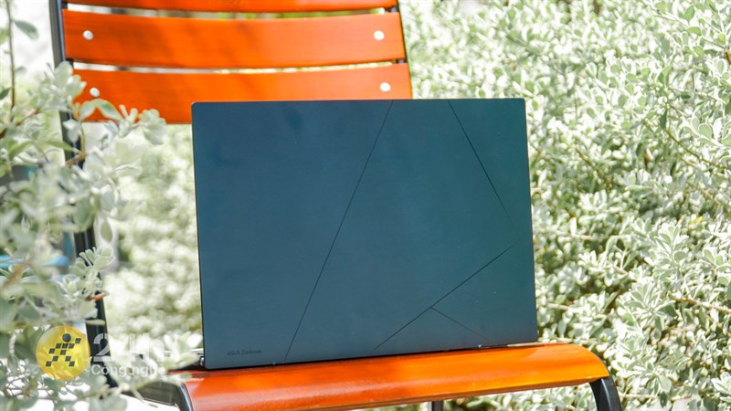 Phần mặt A của ASUS Zenbook 14 OLED 2023 được thiết kế quen thuộc với chữ A phá cách