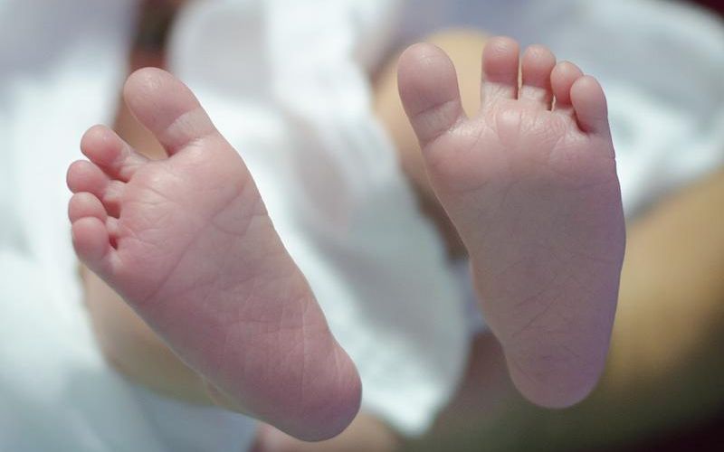 Bạn có biết vì sao trẻ sơ sinh lại lấy dấu vân chân thay vì vân tay?