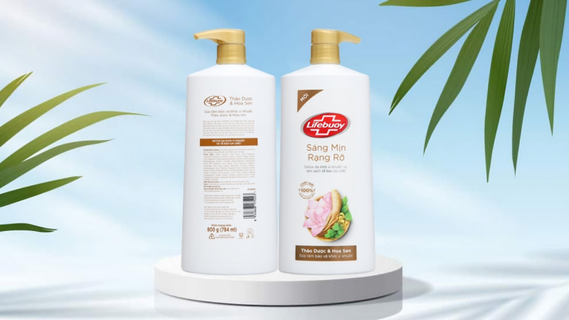Sữa tắm Lifebuoy thảo dược & hoa sen là một sản phẩm đặc biệt với thành phần 100% chiết xuất từ thiên nhiên