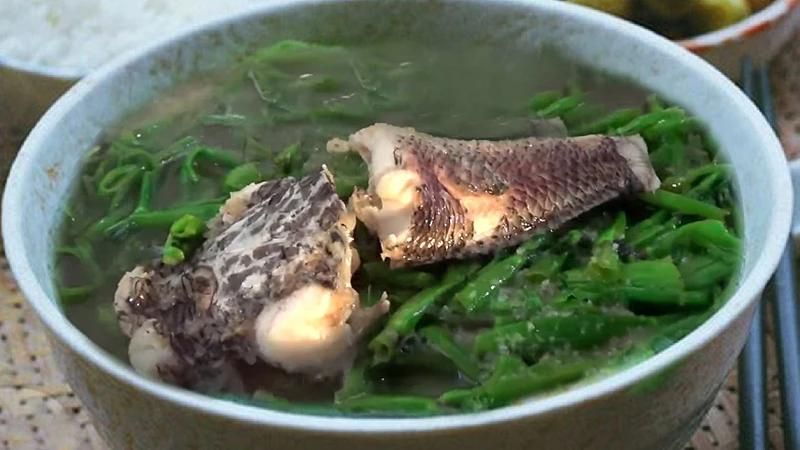 Soup with spearmint and snakehead fish