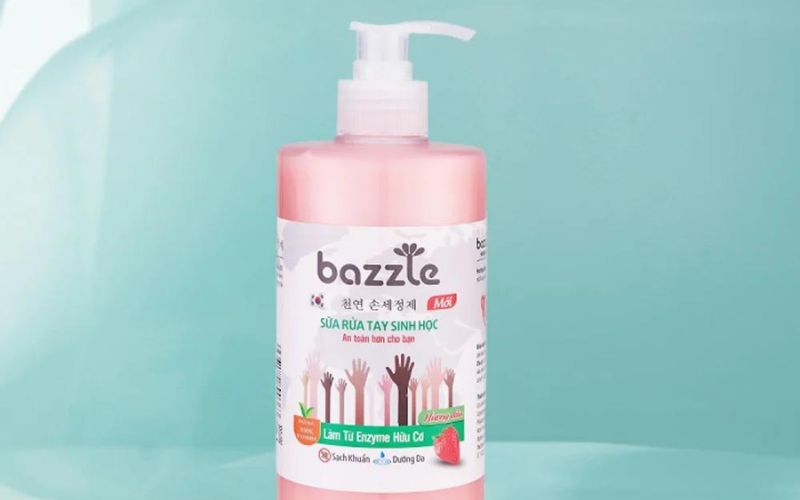 Sữa rửa tay dâu Bazzle