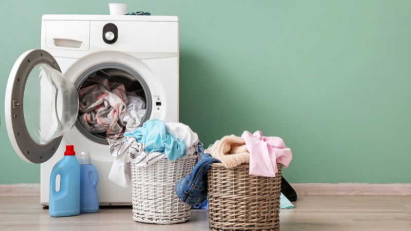 Những tác hại khi để quần áo quá lâu trong máy giặt