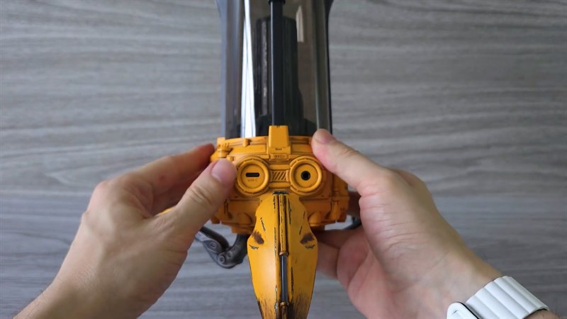 Các cổng kết nối ở phần sau của GravaStar SuperNova