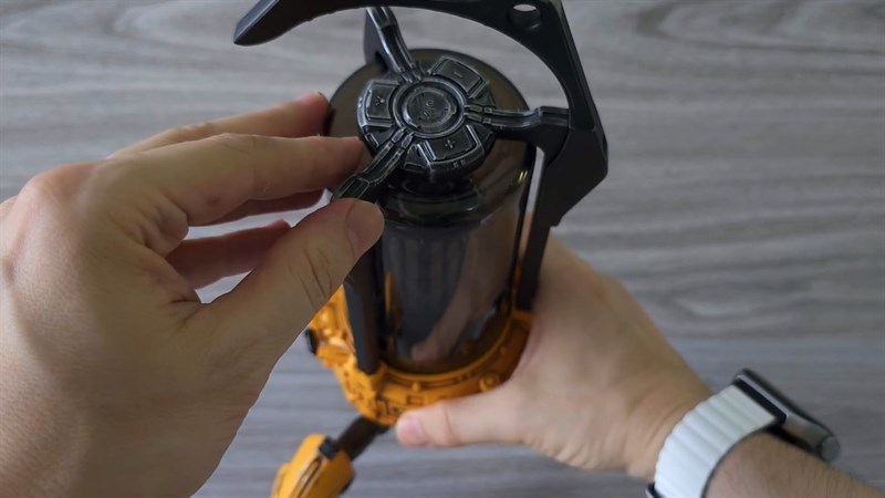 Các nút bấm ở đỉnh chóp của GravaStar SuperNova