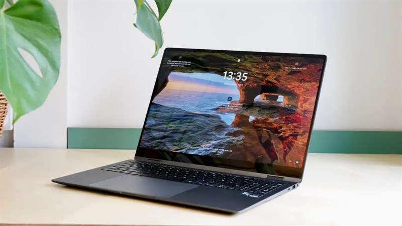 Galaxy Book 3 Pro 360 đạt được 120.1% gam màu sRGB và 85.2% không gian màu DCI-P3.