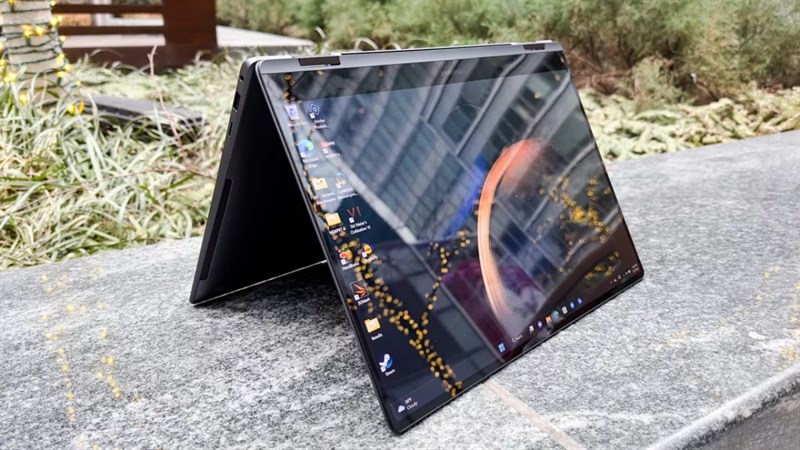 Galaxy Book 3 Pro 360 là một laptop hai trong một linh hoạt.