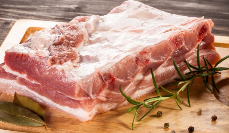 Giá thịt heo hôm nay 17/07/2023: Đồng giá 49.000 đồng/khay