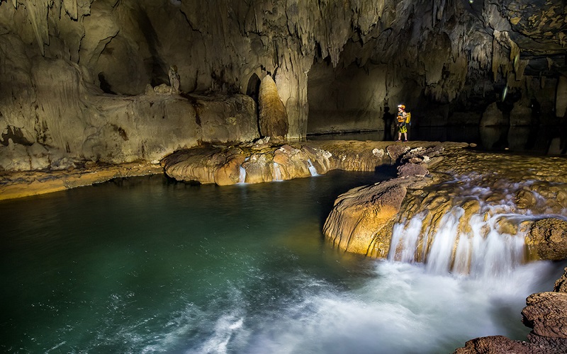 Hang động Tú Làn