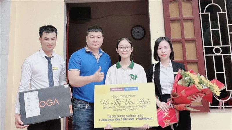 Thế Giới Di Động trao học bổng cho thủ khoa kỳ thi tốt nghiệp THPT năm 2023 Thế Giới Di Động trao học bổng cho thủ khoa kỳ thi tốt nghiệp THPT năm 2023