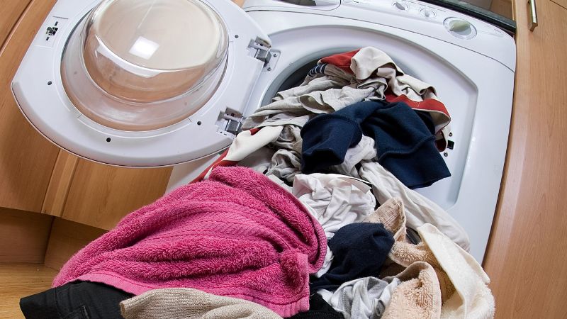 Dấu hiệu và cách khắc phục máy giặt bị quá tải