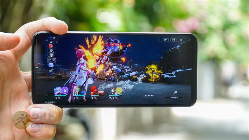 POCO X4 GT chiến game rất tốt nhưng như mình đã nói ở trên không một trò chơi nào tận dụng được màn hình 144 Hz POCO X4 GT chiến game rất tốt nhưng như mình đã nói ở trên không một trò chơi nào tận dụng được màn hình 144 Hz