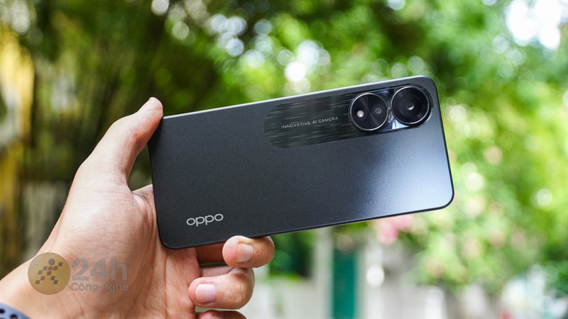 OPPO A78 có thiết kế vuông vắn, cho cảm giác cầm nắm chắc tay OPPO A78 có thiết kế vuông vắn, cho cảm giác cầm nắm chắc tay
