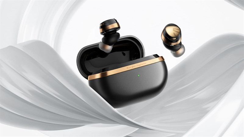Soundpeats Opera 05 có tông màu chủ đạo là đen và vàng, làm tăng vẻ đẹp sang trọng và lịch lãm