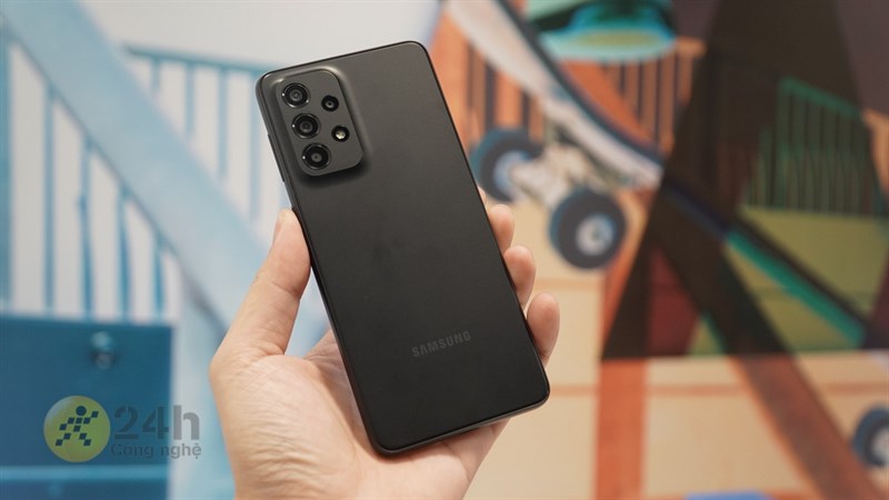 Galaxy A33 sở hữu chuẩn chống nước IP67