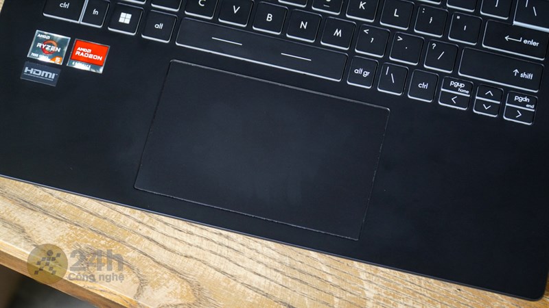 Bàn di chuột của MSI Modern 14 C7M cho trải nghiệm vuốt chạm mượt mà