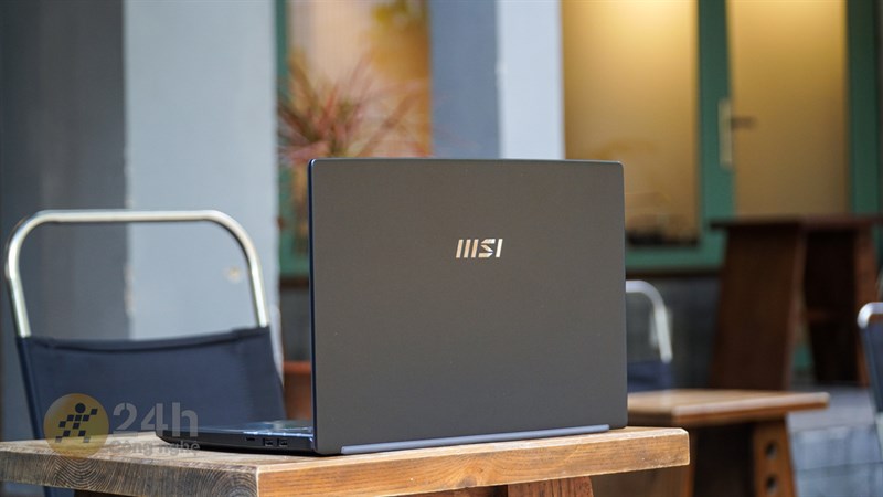 MSI Modern 14 C4M được hoàn thiện chắc chắn và gọn nhẹ