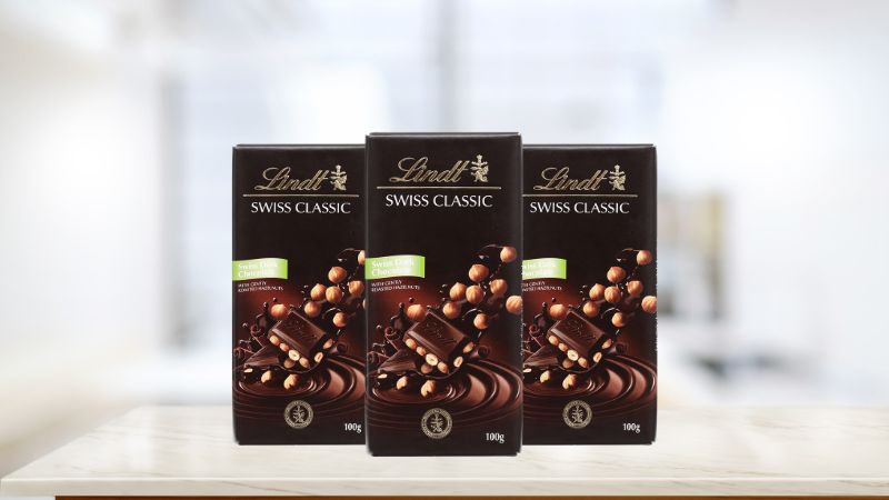 Socola đen hạt phỉ Lindt Swiss Classic