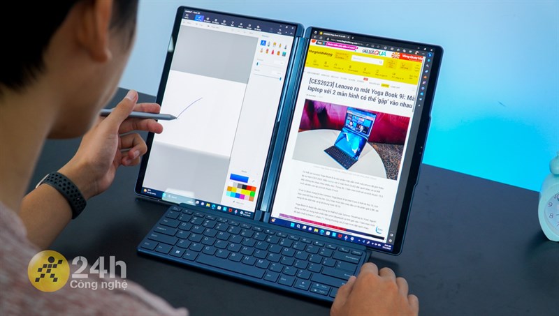 Hay xoay dọc biến chiếc laptop này trông như 1 cuốn sách để nhìn theo chiều dọc Hay xoay dọc biến chiếc laptop này trông như 1 cuốn sách để nhìn theo chiều dọc