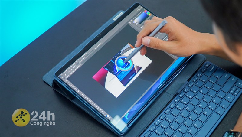 Lenovo YOGA Book 9i còn sở hữu 16 GB RAM lẫn card đồ họa Intel Iris Xe nên có thể đáp ứng mọi yêu cầu về đồ họa nặng nhẹ khác nhau Lenovo YOGA Book 9i còn sở hữu 16 GB RAM lẫn card đồ họa Intel Iris Xe nên có thể đáp ứng mọi yêu cầu về đồ họa nặng nhẹ khác nhau