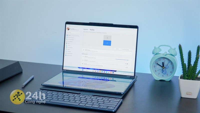 2 màn hình Lenovo YOGA Book 9i vừa là điểm mạnh mà cũng là điểm trừ của sản phẩm 2 màn hình Lenovo YOGA Book 9i vừa là điểm mạnh mà cũng là điểm trừ của sản phẩm