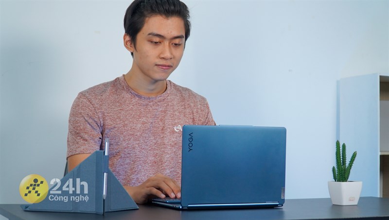 Lenovo YOGA Book 9i dù sử dụng 2 màn hình nhưng vẫn đạt mốc thời gian ấn tượng Lenovo YOGA Book 9i dù sử dụng 2 màn hình nhưng vẫn đạt mốc thời gian ấn tượng