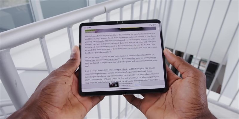 Pixel Fold được nhà sản xuất cho biết là có thể gập lại gần như bằng phẳng, mặc dù trải nghiệm của tác giả cho thấy không hoàn toàn như vậy. Pixel Fold được nhà sản xuất cho biết là có thể gập lại gần như bằng phẳng, mặc dù trải nghiệm của tác giả cho thấy không hoàn toàn như vậy.