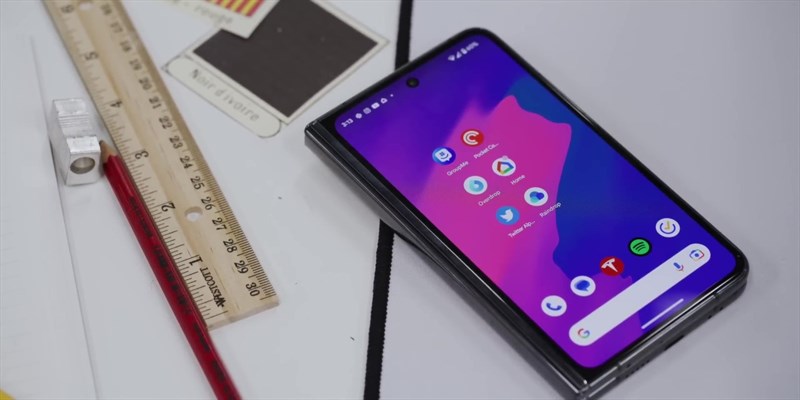 Google Pixel Fold thực sự làm các đối thủ phải chú ý về cách làm điện thoại gập. Google Pixel Fold thực sự làm các đối thủ phải chú ý về cách làm điện thoại gập.