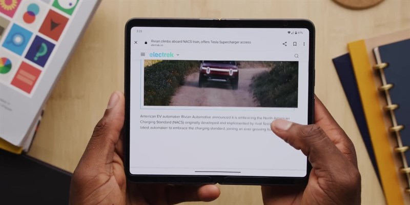 Pixel Fold dùng cùng chip Tensor G2 như Pixel 7 và Pixel 7 Pro. Pixel Fold dùng cùng chip Tensor G2 như Pixel 7 và Pixel 7 Pro.