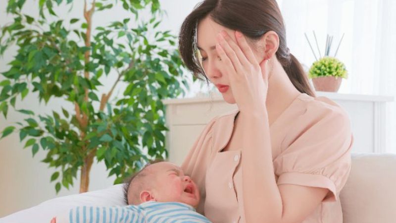 Giúp đối phó với hội chứng buồn phiền sau sinh và trầm cảm sau sinh