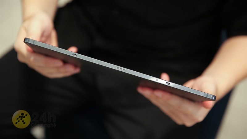 Cạnh trái của Galaxy Tab S9 có phần tiếp điểm để gắn bàn phím rời kiêm bao da