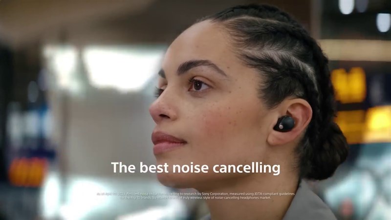 WF-1000XM5 mang đến một thiết kế bóng và nhỏ hơn 25% nhẹ hơn 20% so với mẫu WF-1000XM4