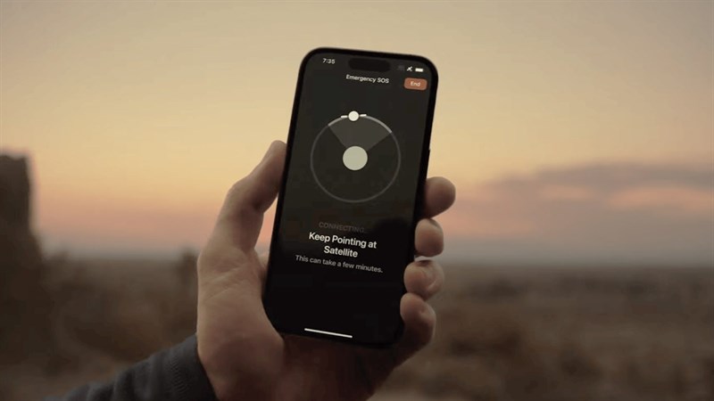 Một người đàn ông đã được cứu bởi tính năng cứu hộ của iPhone 14