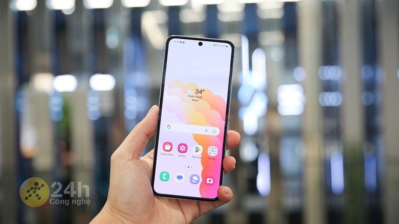 Galaxy Z Flip5 vẫn có chất lượng hiển thị tương tự như thế hệ tiền nhiệm