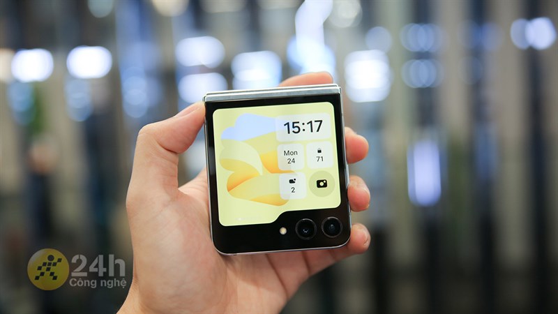 Galaxy Z Flip5 có kích thước 3.4 inch và chất lượng hiển thị tốt