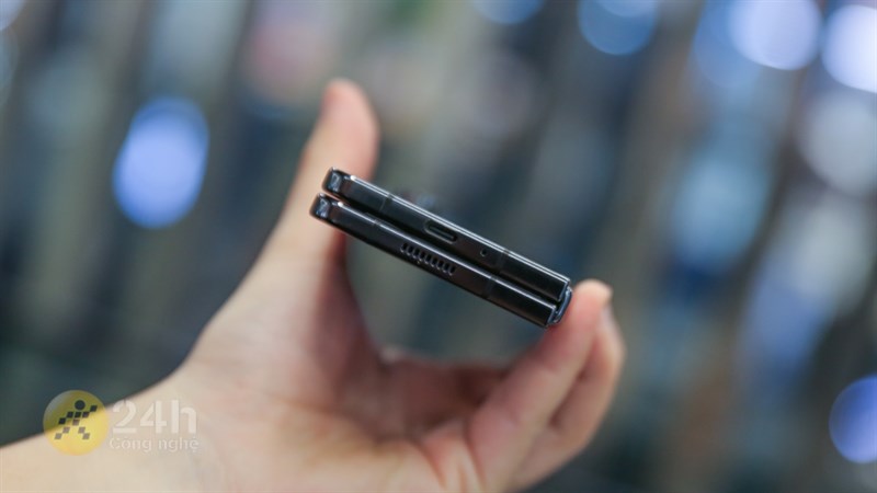 Máy có bản lề Flex mới giúp bền bỉ hơn