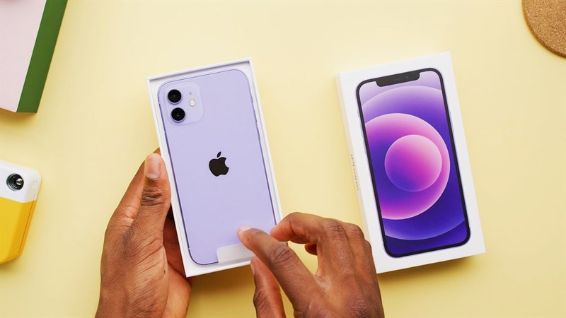 Mùa mưa đến, gợi ý 2 mẫu iPhone mỏng nhẹ, kháng nước bụi đang giảm ngon nè!