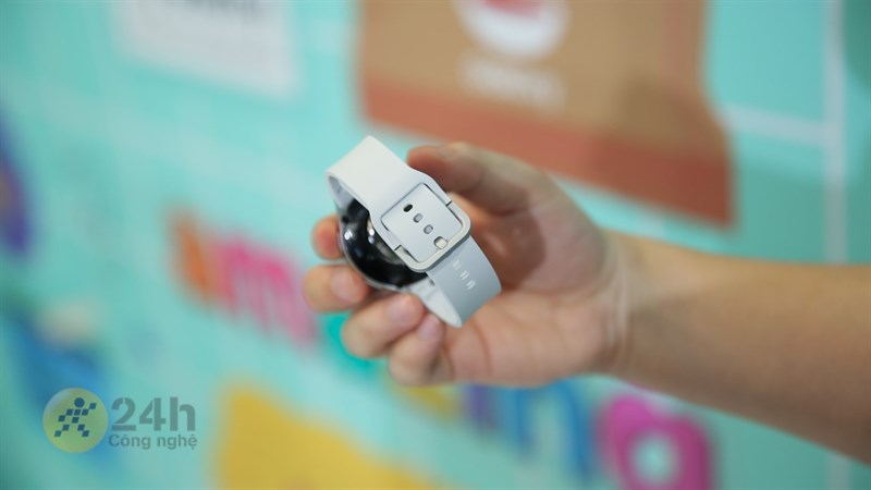 Dây đeo đi kèm Galaxy Watch6 được chế tạo từ chất liệu silicon mềm mại.