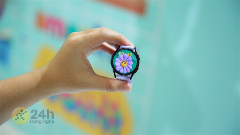 Galaxy Watch6 sở hữu khung máy kim loại mang lại sự bền bỉ và độ cứng cáp cho sản phẩm.