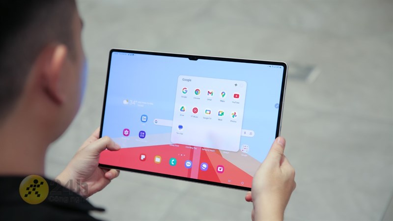 Galaxy Tab S9 Ultra được trang bị màn hình Dynamic AMOLED 2X kích thước 14.6 inch, và tần số quét 120 Hz.