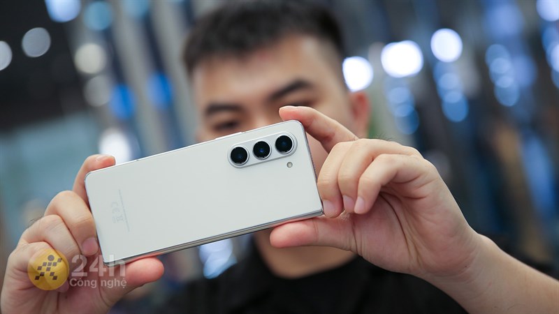 Galaxy Z Fold 5 cũng được đầu tư về camera tương tự thế hệ tiền nhiệm Galaxy Z Fold 5 cũng được đầu tư về camera tương tự thế hệ tiền nhiệm