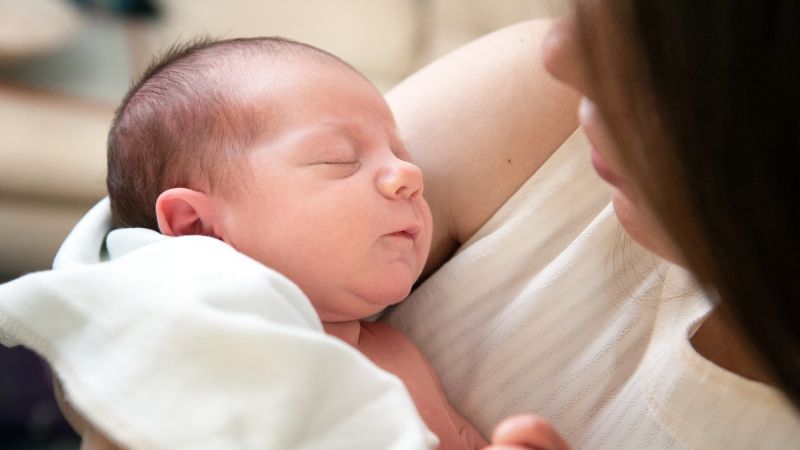 Tên đệm hay còn gọi là tên lót, họ lọt, thường có vị trí nằm giữa họ và tên của một người Tên đệm hay còn gọi là tên lót, họ lọt, thường có vị trí nằm giữa họ và tên của một người