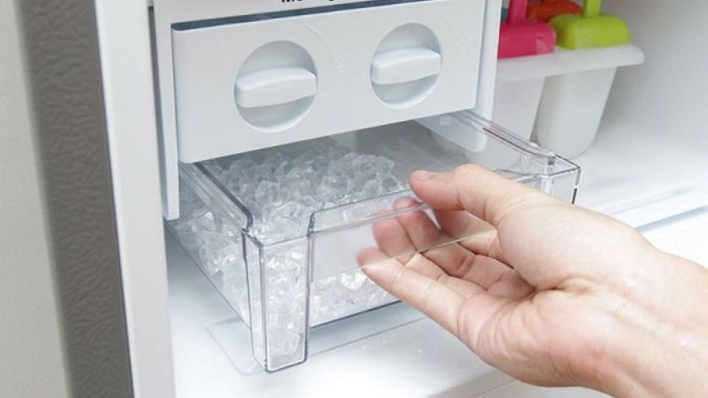 Vì sao nên làm nhiều đá cùng lúc trong ngăn đông tủ lạnh?
